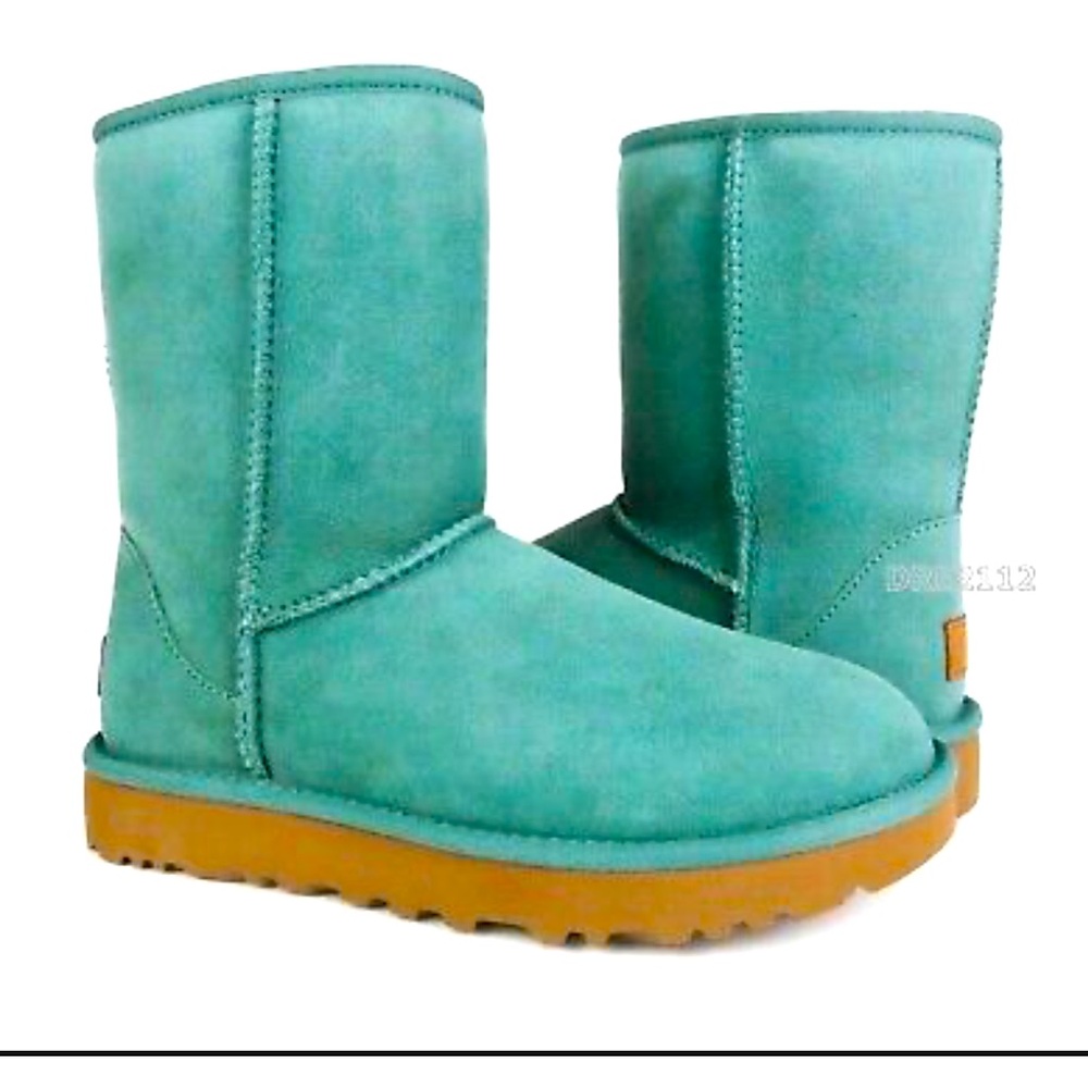 UGG AUSTRALIA BOOTS BRAND NEW